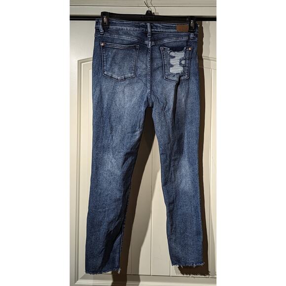 Judy Blue Los Angeles Relaxed Fit Shredded Back Pocket Raw Hem Jean Sz 7/28 - Picture 2 of 15